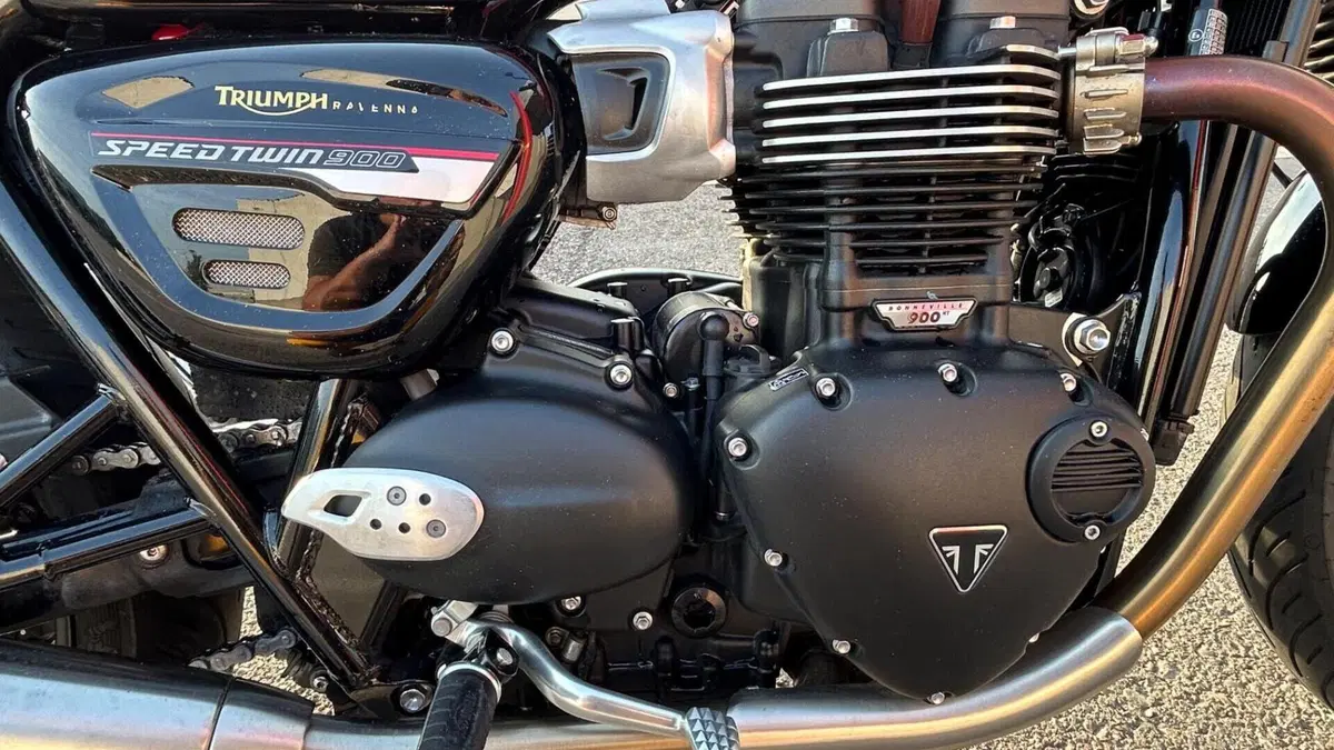 Triumph Speed Twin 900 Chrome Edition (2023)  (7)