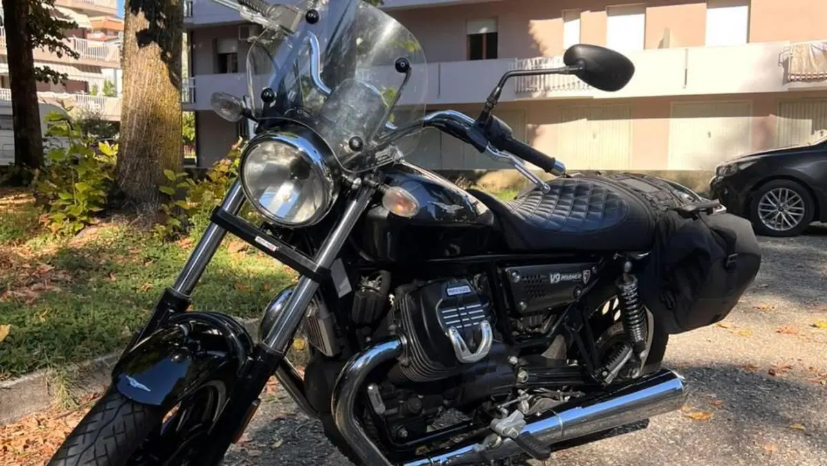 Moto Guzzi V9 Roamer (2018 - 20) 