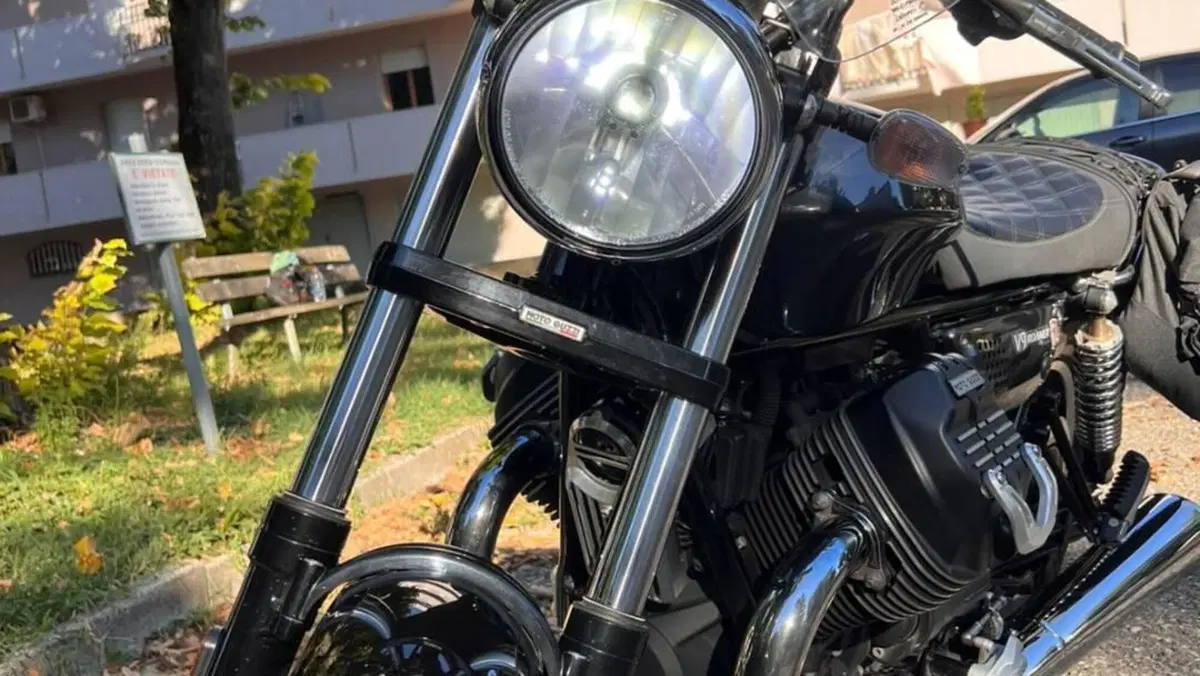 Moto Guzzi V9 Roamer (2018 - 20)  (2)