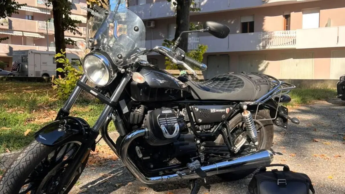 Moto Guzzi V9 Roamer (2018 - 20)  (3)