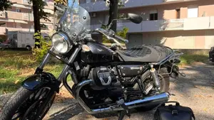 Moto Guzzi V9 Roamer (2018 - 20)  (3)
