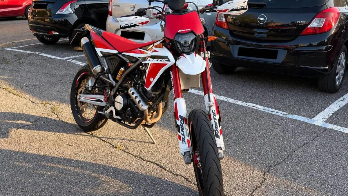Fantic Motor XMF 125 Motard Competition 4t (2021 - 22)  (2)