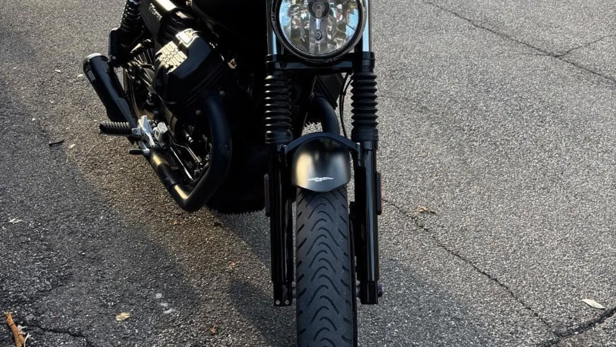 Moto Guzzi V7 III Stone (2017 - 20)  (2)