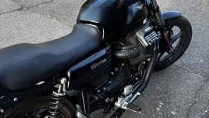 Moto Guzzi V7 III Stone (2017 - 20)  (3)