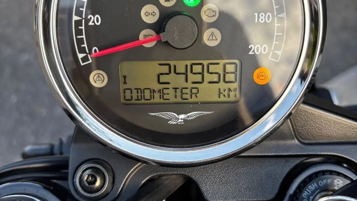 Moto Guzzi V7 III Stone (2017 - 20)  (6)