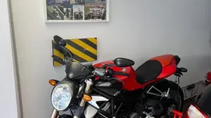 MV Agusta Brutale 910 S (2005 - 11)  (3)