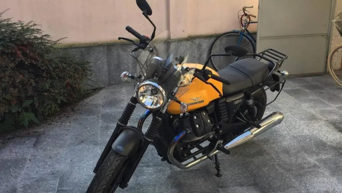 Moto Guzzi V7 II Stone (2015 - 17) 
