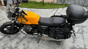 Moto Guzzi V7 II Stone (2015 - 17)  (2)