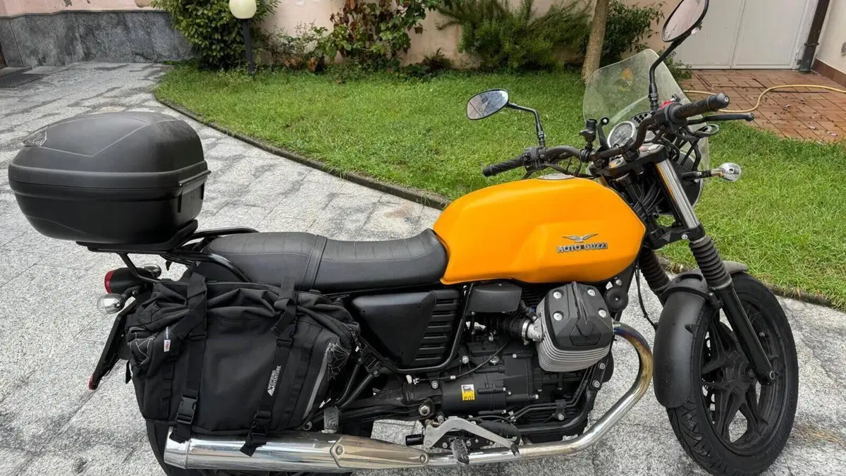 Moto Guzzi V7 II Stone (2015 - 17)  (3)