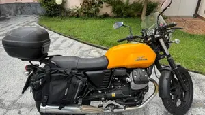 Moto Guzzi V7 II Stone (2015 - 17)  (3)