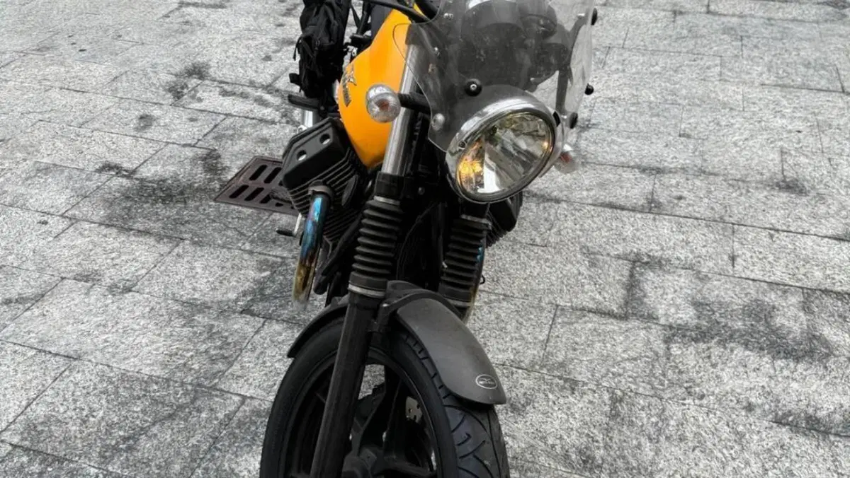 Moto Guzzi V7 II Stone (2015 - 17)  (4)