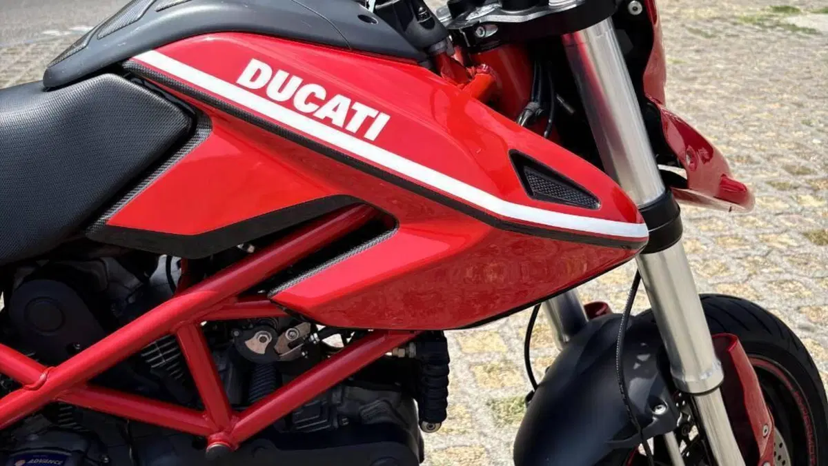 Ducati Hypermotard 796 (2012)  (7)