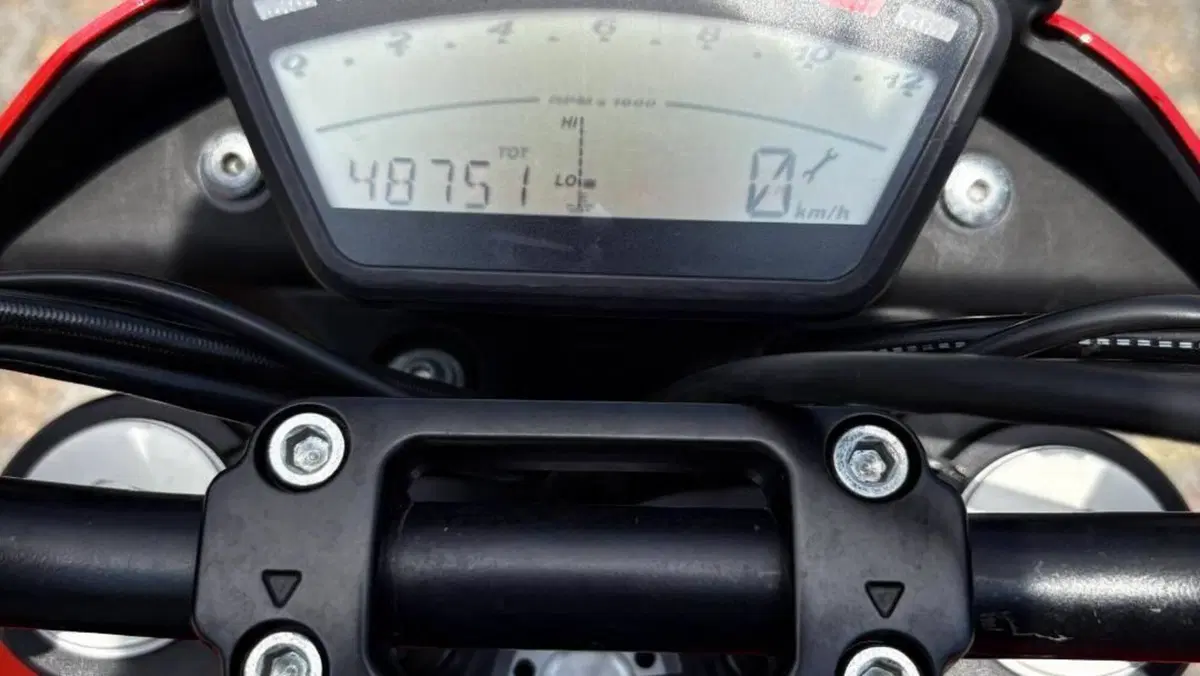 Ducati Hypermotard 796 (2012)  (10)