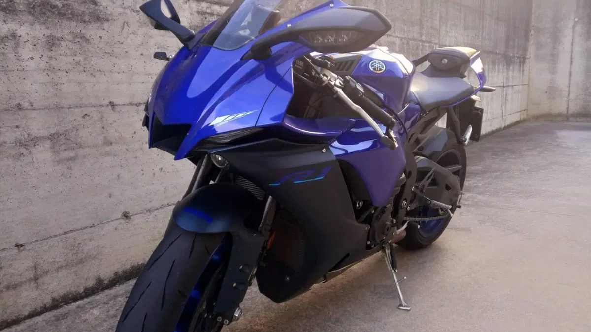 Yamaha YZF R1 (2020 - 25)  (2)
