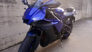 Yamaha YZF R1 (2020 - 25)  (2)