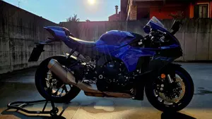 Yamaha YZF R1 (2020 - 25)  (5)