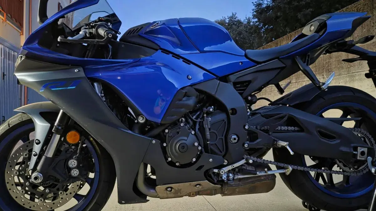 Yamaha YZF R1 (2020 - 25)  (6)