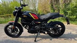 Royal Enfield Guerrilla 450 (2024 - 26)  (2)