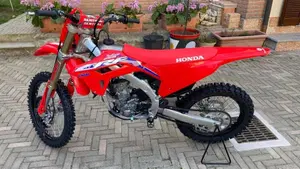 Honda CRF 250R (2022)  (2)