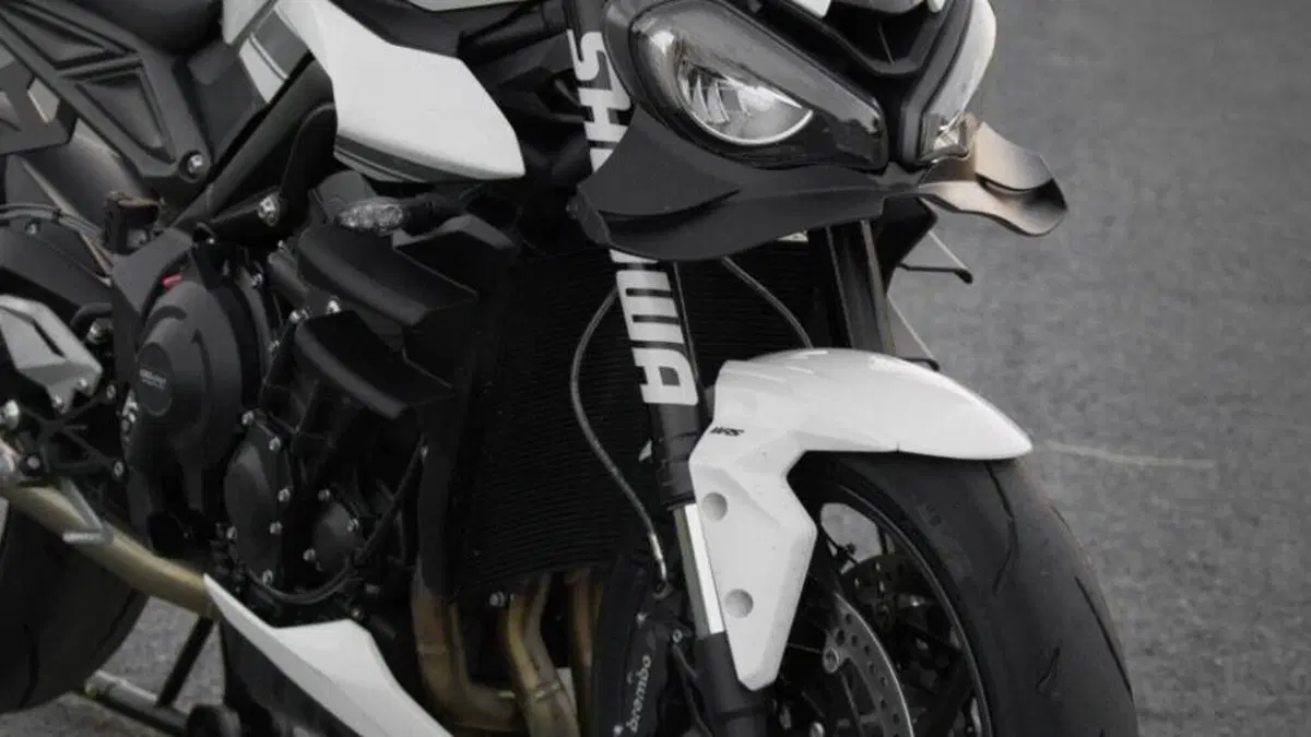 Triumph Street Triple 765 R A2 (2024 - 26)  (3)