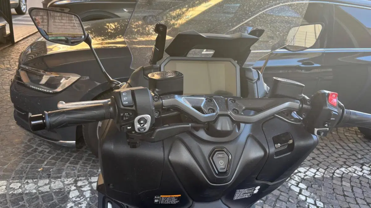 Yamaha T-Max 560 (2025 - 26)  (2)