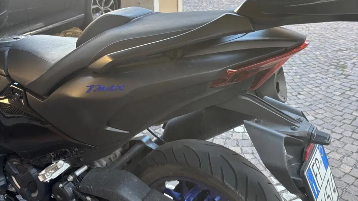 Yamaha T-Max 560 (2025 - 26)  (4)