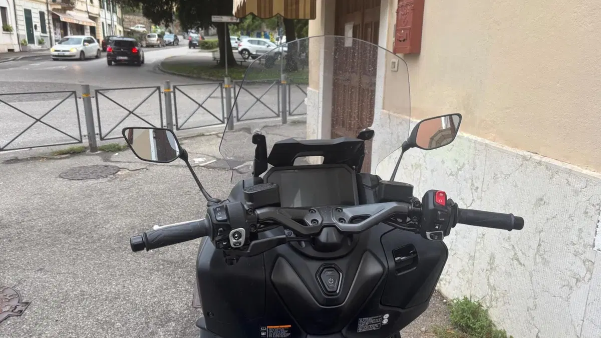 Yamaha T-Max 560 (2025 - 26)  (5)