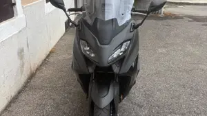 Yamaha T-Max 560 (2025 - 26)  (9)