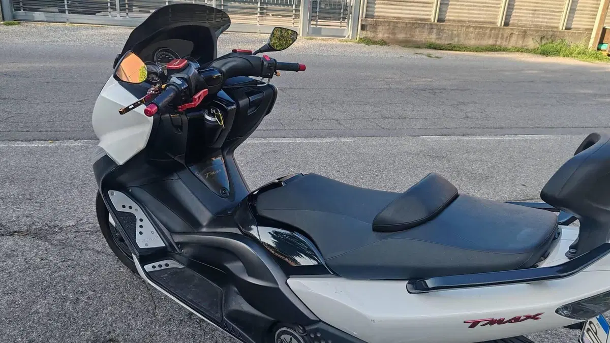 Yamaha T-Max 500 White Max (2010 - 11)  (2)