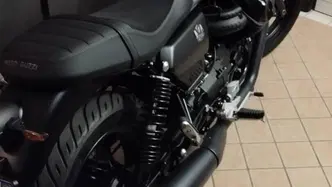 Moto Guzzi V7 Stone (2021 - 24) usata