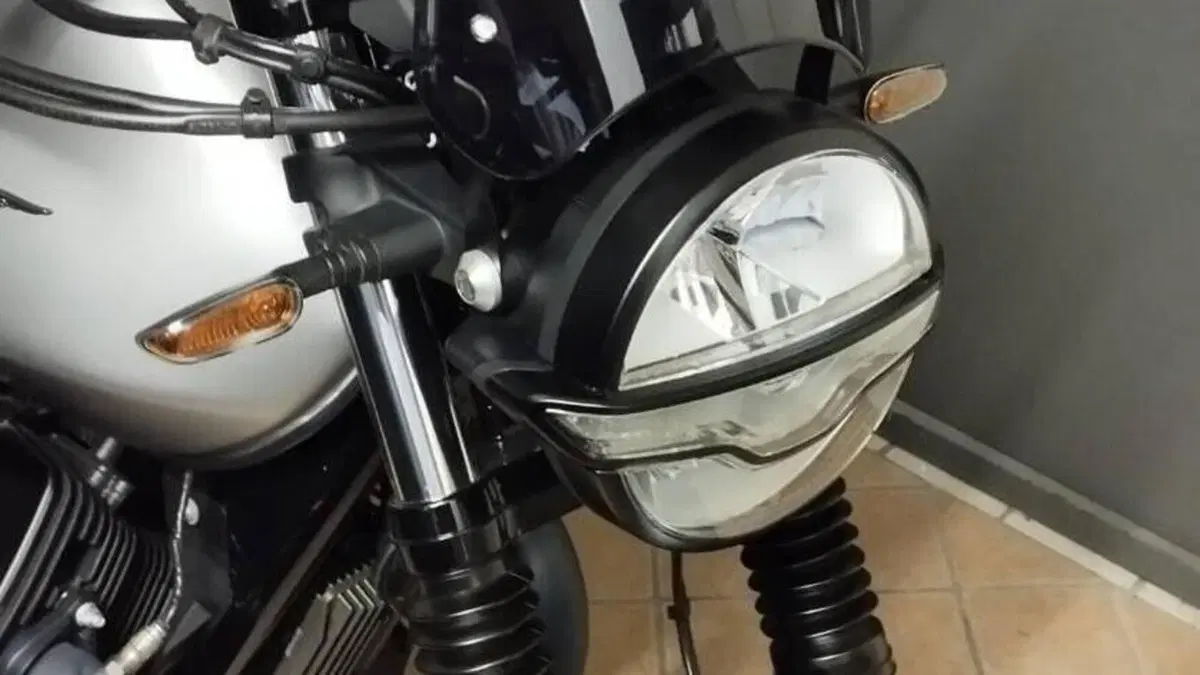 Moto Guzzi V7 Stone (2021 - 24)  (3)