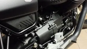 Moto Guzzi V7 Stone (2021 - 24)  (8)