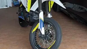 Husqvarna 701 Supermoto (2017 - 19)  (2)