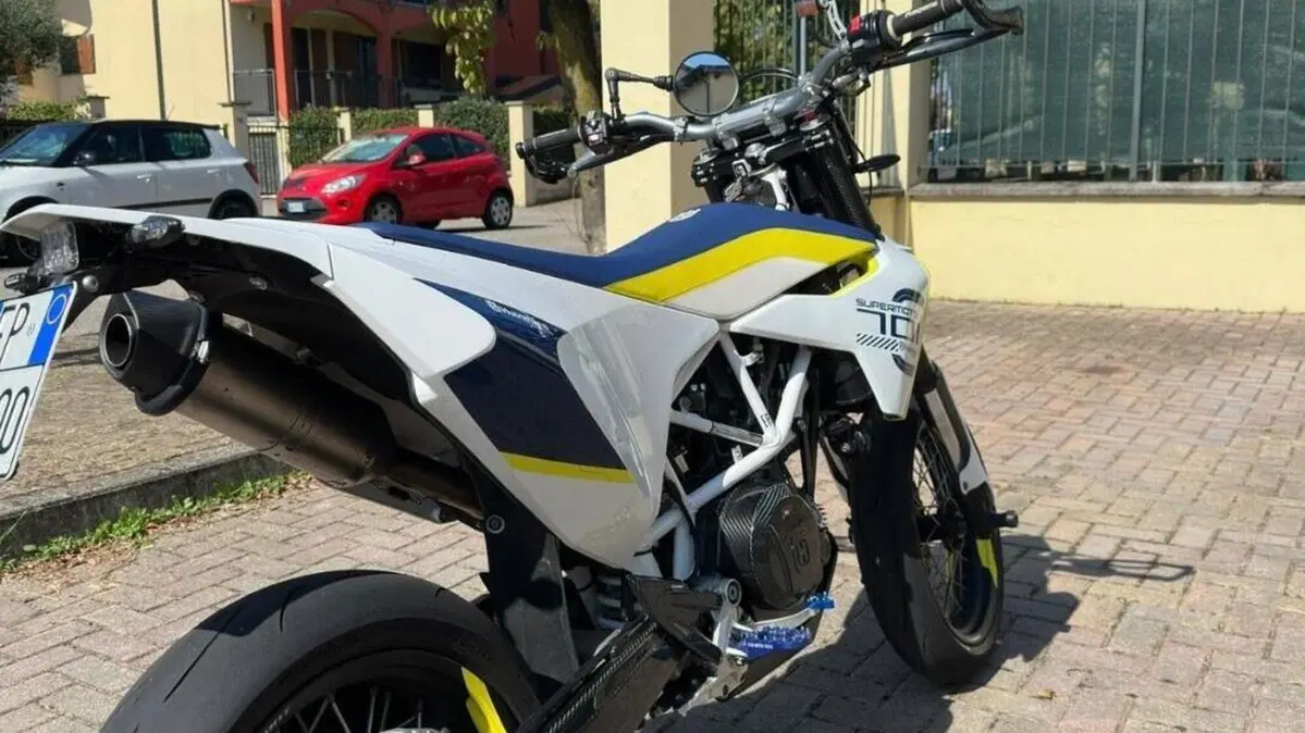 Husqvarna 701 Supermoto (2017 - 19)  (3)