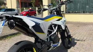 Husqvarna 701 Supermoto (2017 - 19)  (3)