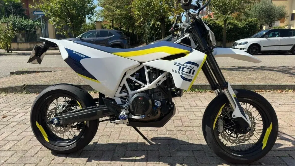Husqvarna 701 Supermoto (2017 - 19)  (4)