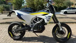 Husqvarna 701 Supermoto (2017 - 19)  (4)