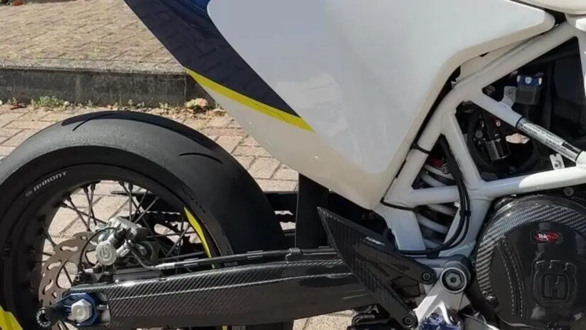 Husqvarna 701 Supermoto (2017 - 19)  (5)