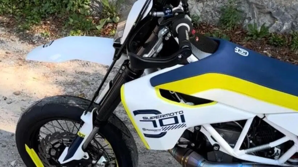 Husqvarna 701 Supermoto (2017 - 19)  (6)