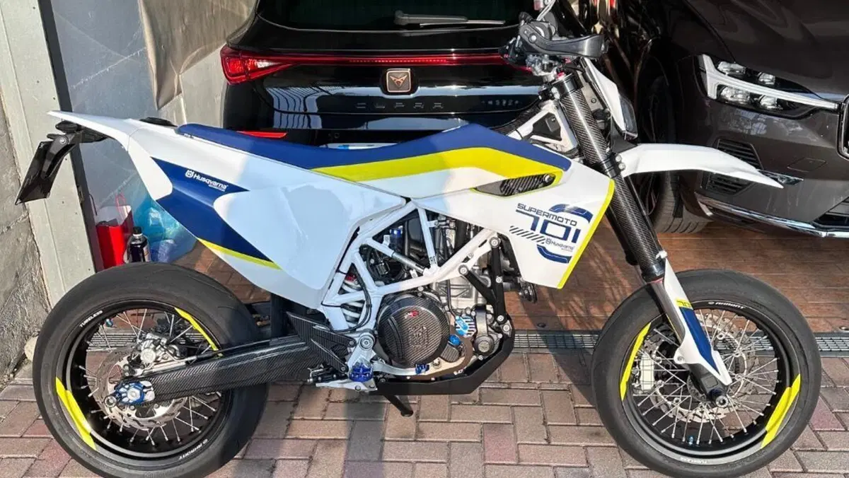 Husqvarna 701 Supermoto (2017 - 19)  (7)