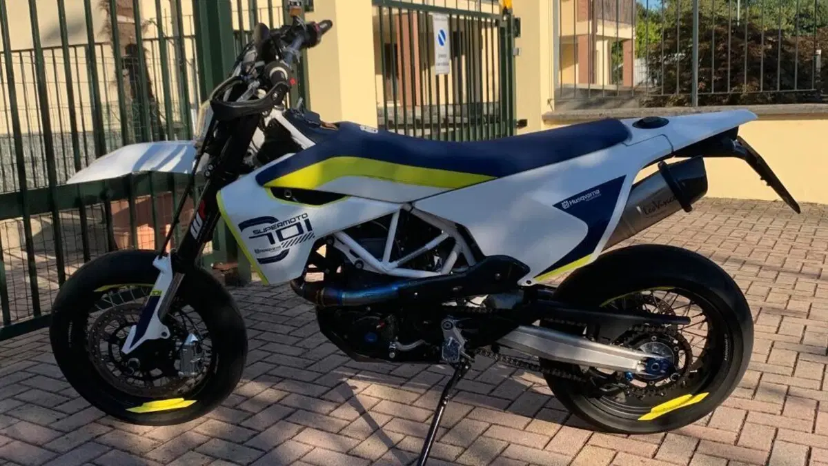 Husqvarna 701 Supermoto (2017 - 19)  (9)