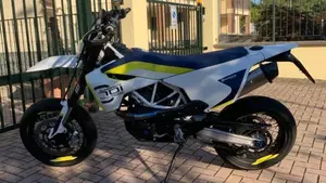 Husqvarna 701 Supermoto (2017 - 19)  (9)