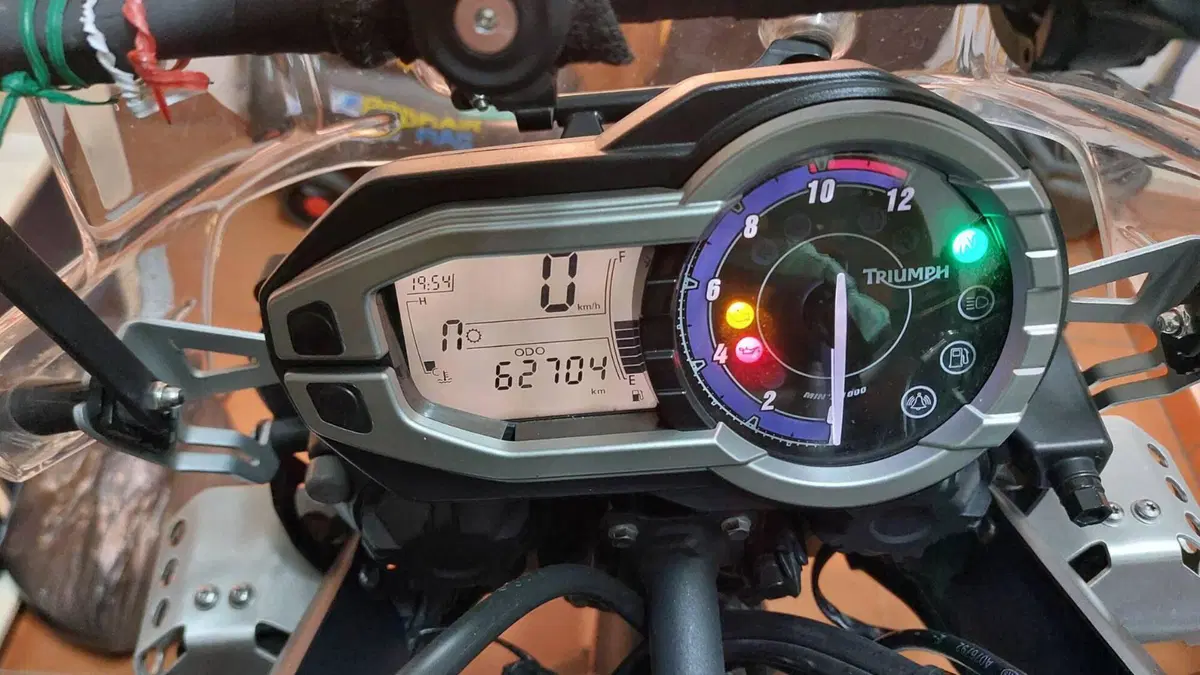 Triumph Tiger 800 XC ABS (2010 - 14)  (5)