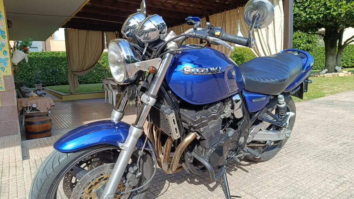Suzuki GSX 750 (1998 - 03)  (5)
