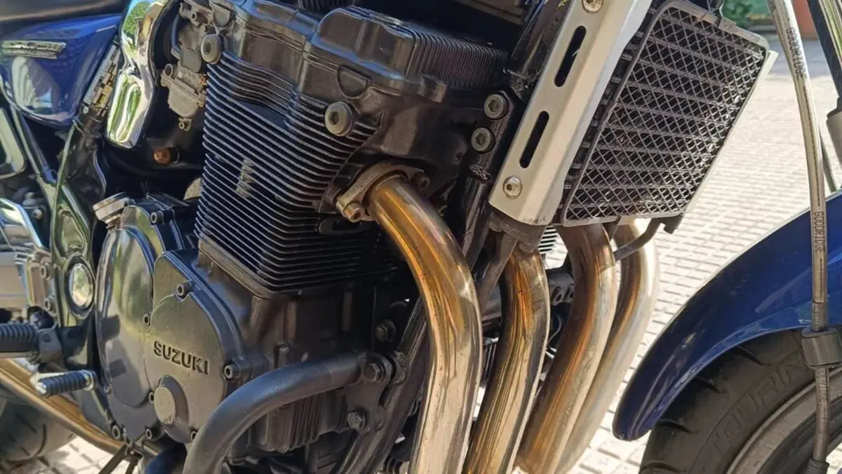 Suzuki GSX 750 (1998 - 03)  (8)