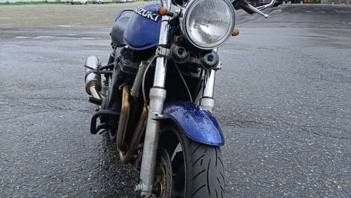 Suzuki GSX 750 (1998 - 03)  (9)