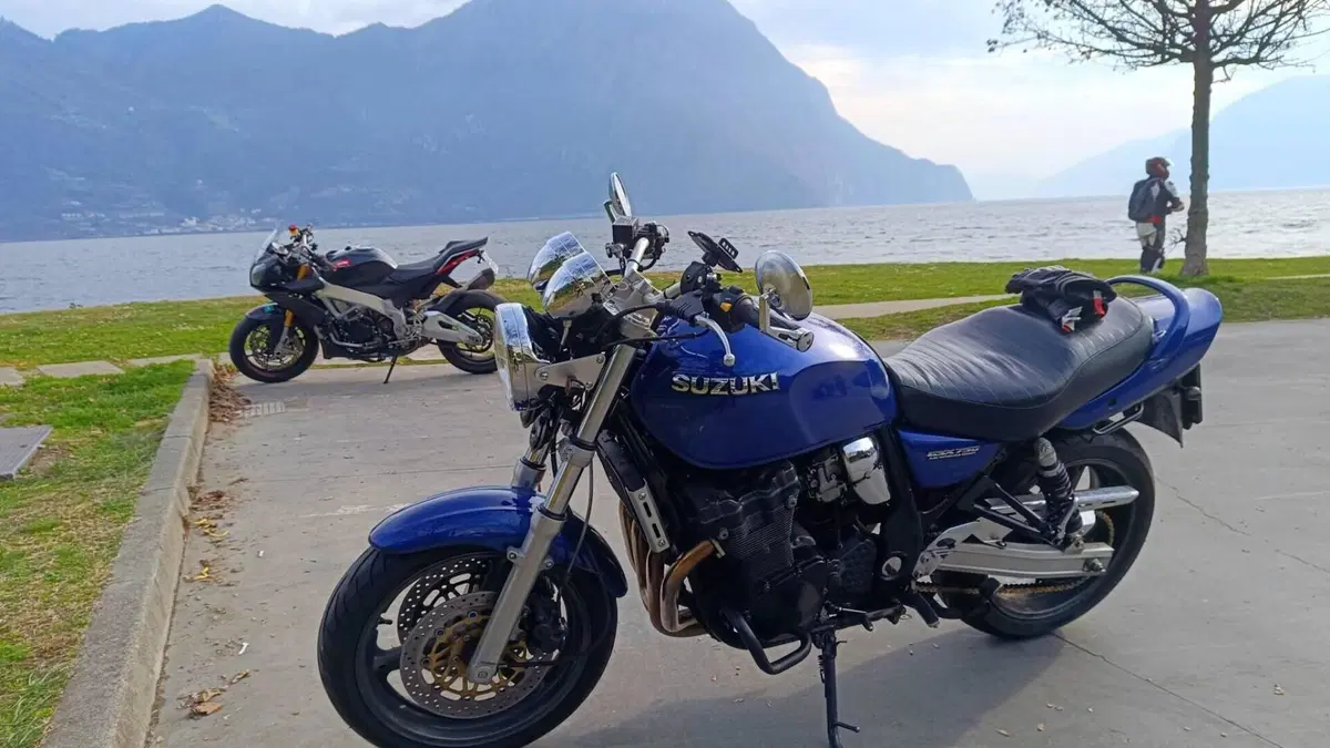 Suzuki GSX 750 (1998 - 03)  (11)