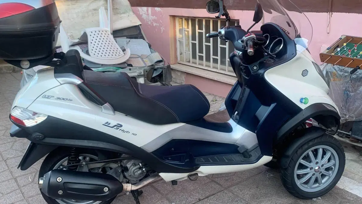 Piaggio MP3 300 Hybrid ERL (2010 - 16) 