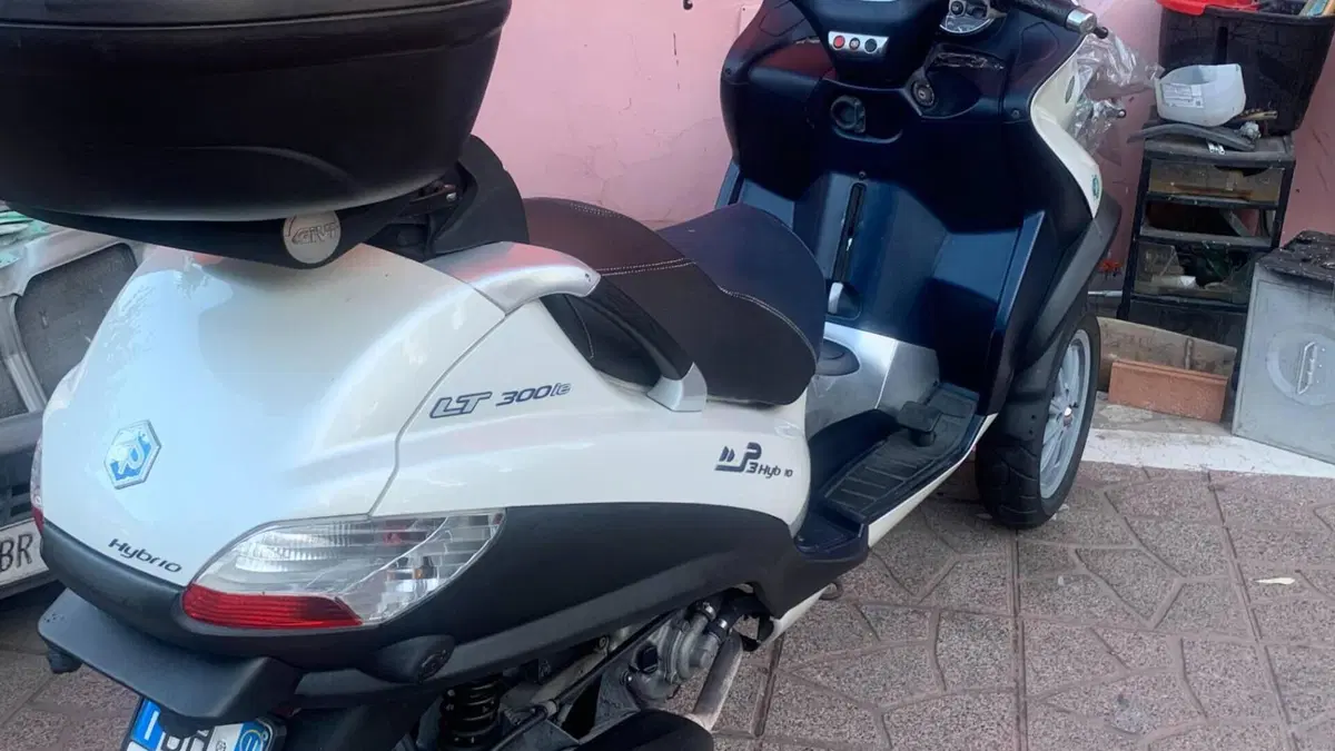Piaggio MP3 300 Hybrid ERL (2010 - 16)  (2)