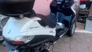 Piaggio MP3 300 Hybrid ERL (2010 - 16)  (2)
